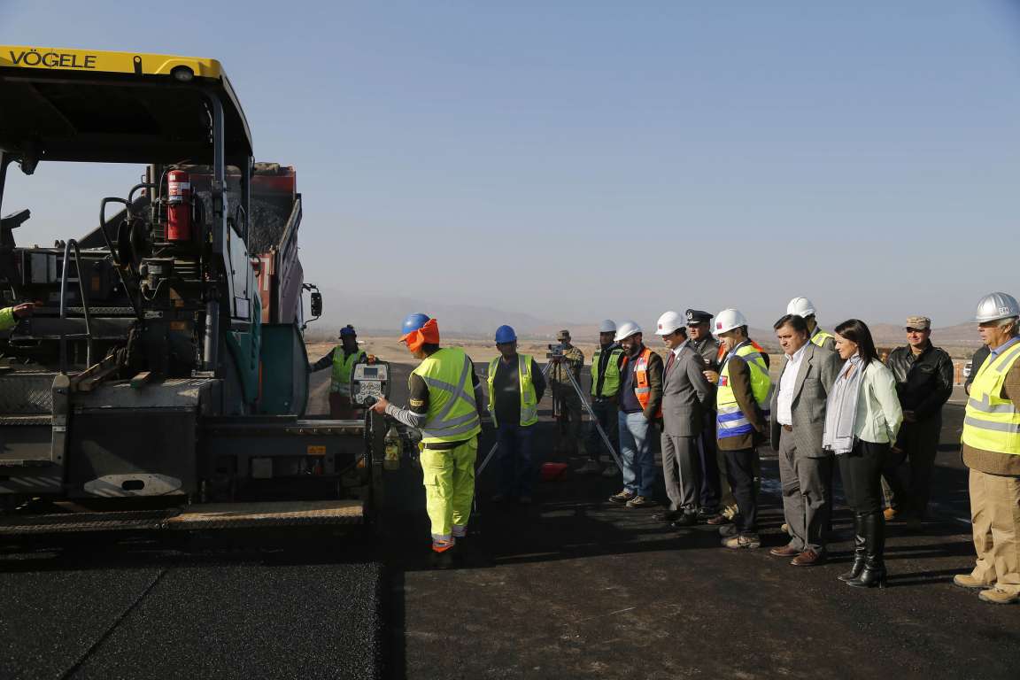 Subsecretario Palacios inspecciona construcción de nuevo Aeródromo de Peldehue 2