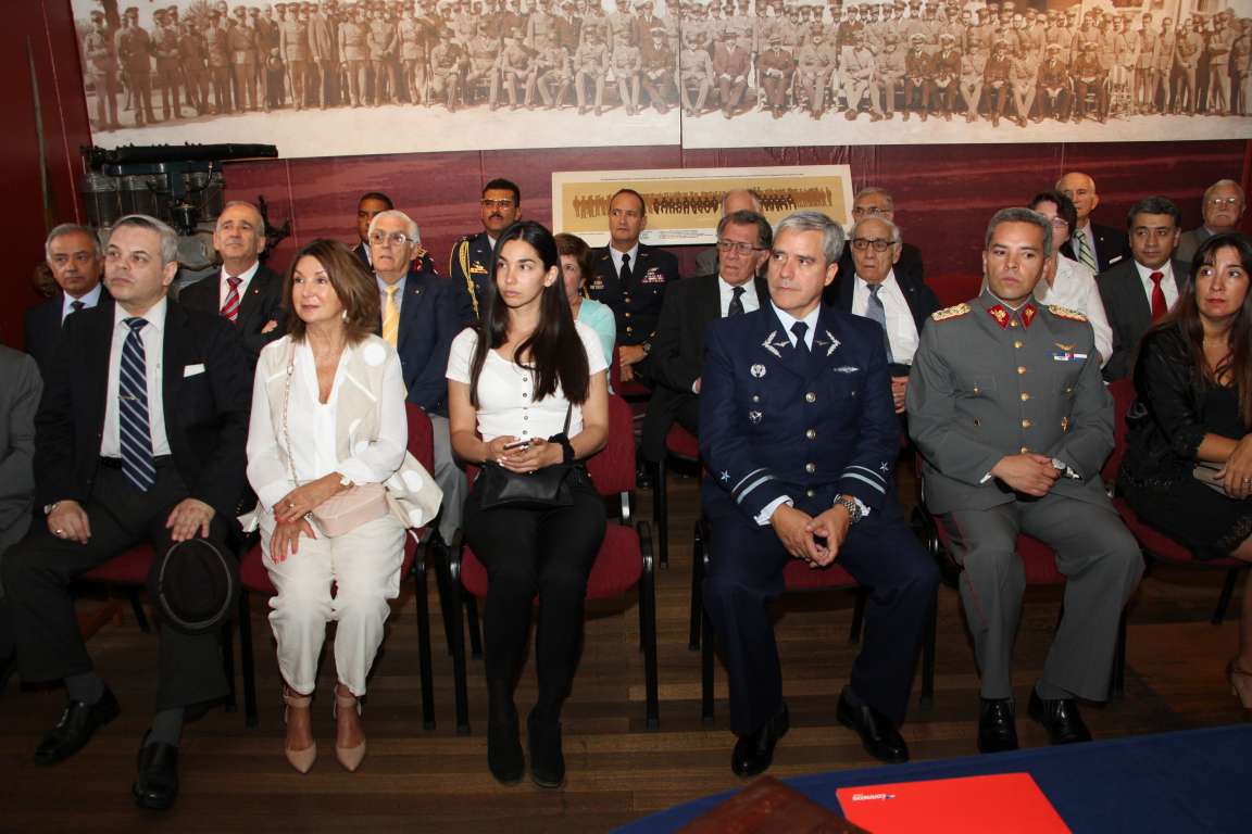 1. Asistentes a la ceremonia de celebración.