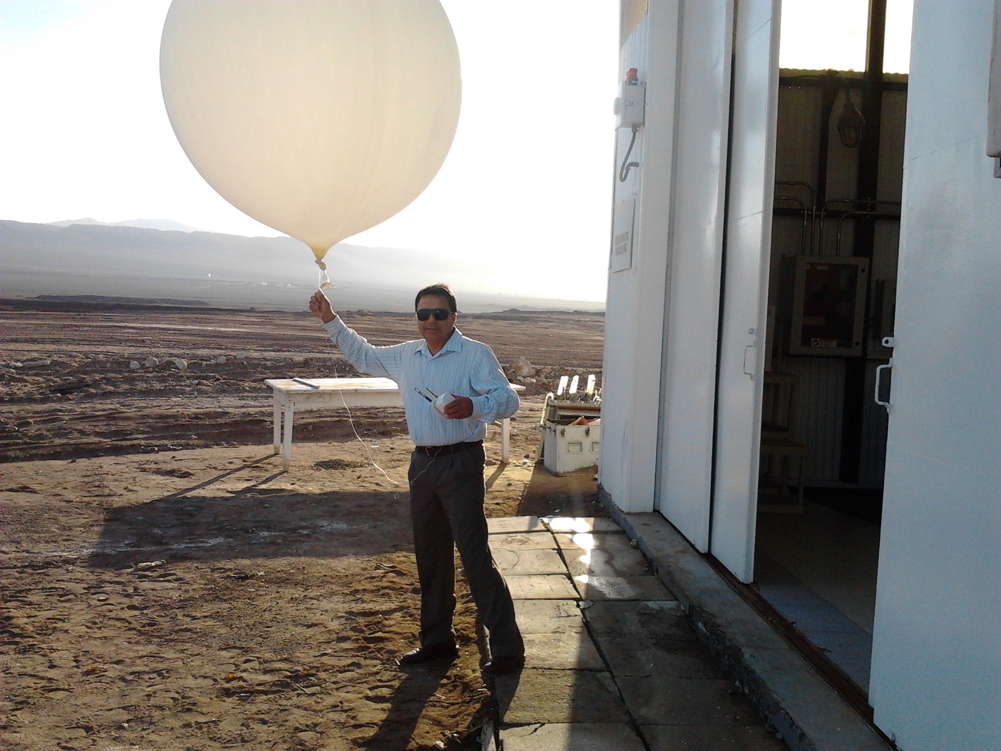 Observador Meteorológico – Lanzamiento globo sonda, Aeropuerto Andrés Sabella